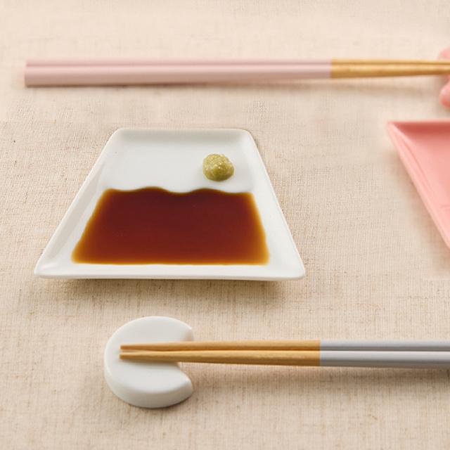 お正月　翔山窯　羽子板皿　小皿　羽子板箸置き　お椀　醤油差し　両面　半月盆付き 日本製 和食器 fuji 小皿箸置揃 爆買 結婚祝い 引き出物 内祝い 富士山