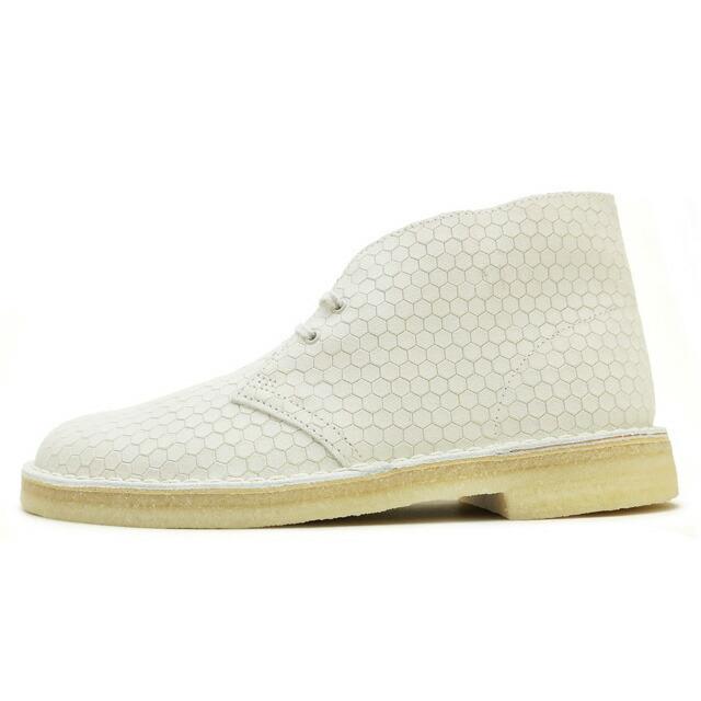 クラークス デザートブーツ メンズ 最新 オフホワイト スエード ブーツ Clarks 26115228 UK規格 SUEDE OFF