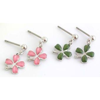 クローバーチタンポストピアス | ブランド登録なし
