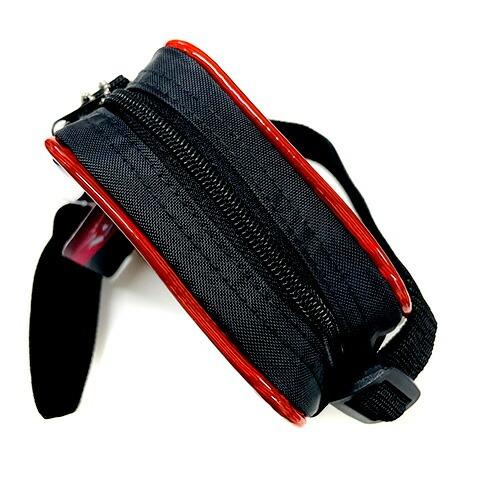 カーズ スクエア ミニ ショルダーバッグ ( 背景 紺色 ) 19019 ピクサー ライトニング マックィーン 男の子 ポシェット 鞄 斜め掛け キャラクター CRNG-3022 |  | 02