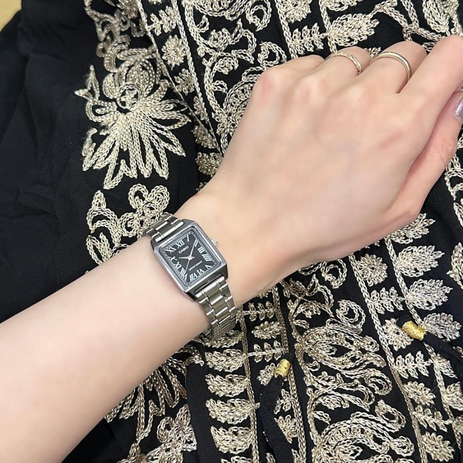 CASIO 　カシオ　日本未発売モデル　スクエアケース　新品未使用 CASIO（カシオ） 腕時計 レディース 収納ケース付き チープカシオ