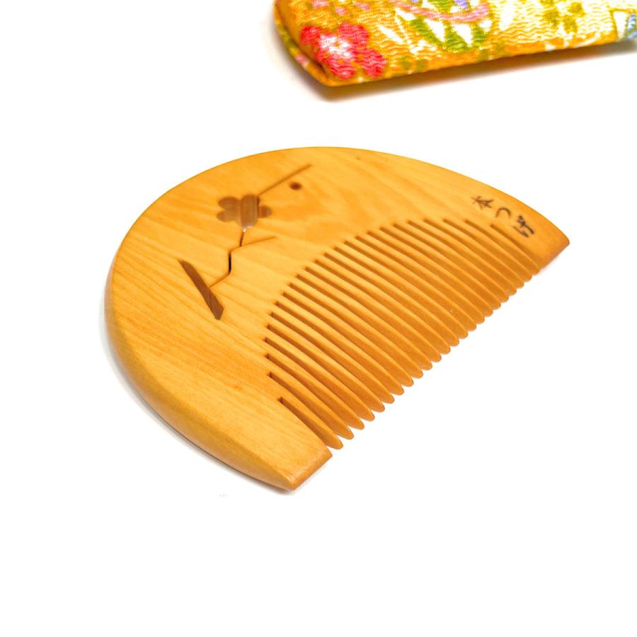 国産 本つげ 半月 とかし櫛 うめ彫り 椿油仕上げ 専用ケース付き 色