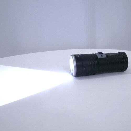 グリーンクロス 強力懐中電灯 QW-08 □▽661-0353 6300052456 1個