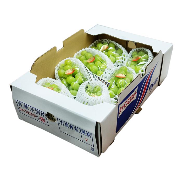衝撃価格！！でっかい【シャインマスカット】秀品6〜7房 5〜6kg！！ 香川県産 シャインマスカット 秀品 6〜7房入り（箱） : 生鮮卸売