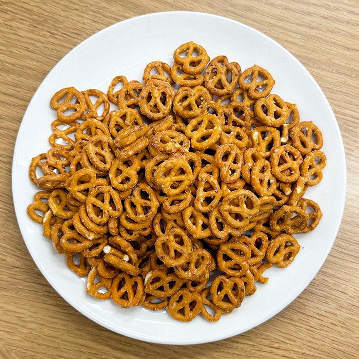 PRETZEL カリッとプレッツェル 6種のチーズ味 100g×8パック