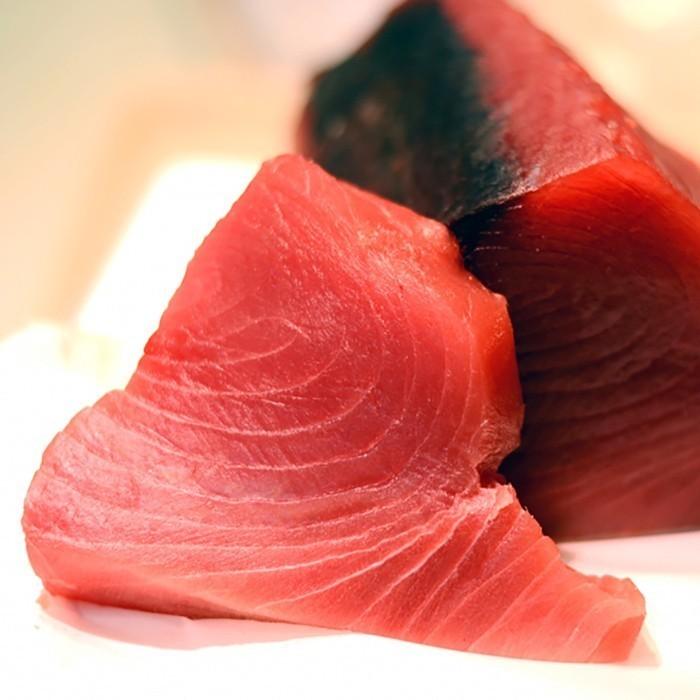 生・本マグロ 中トロ・赤身ブロック 約1.5kg 国産・養殖 （血合い・皮