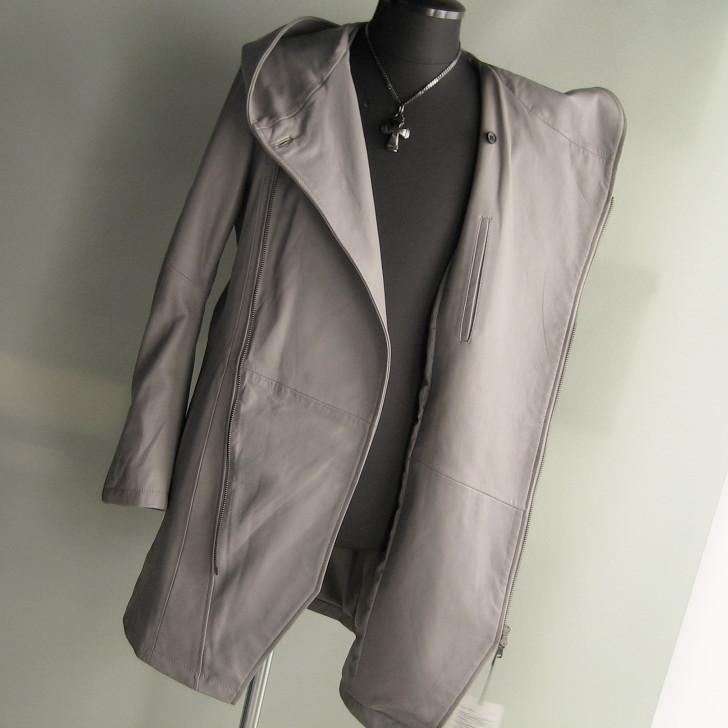 新品 8.3万 トルネードマート L シープロングドレープパーカー レザー