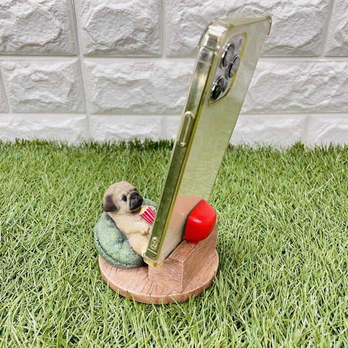 スマホスタンド テレビを見るパグ いぬ 犬 卓上 アニマル プレゼントギフト かわいい置物 おしゃれ 動物 スマホホルダー |  | 01