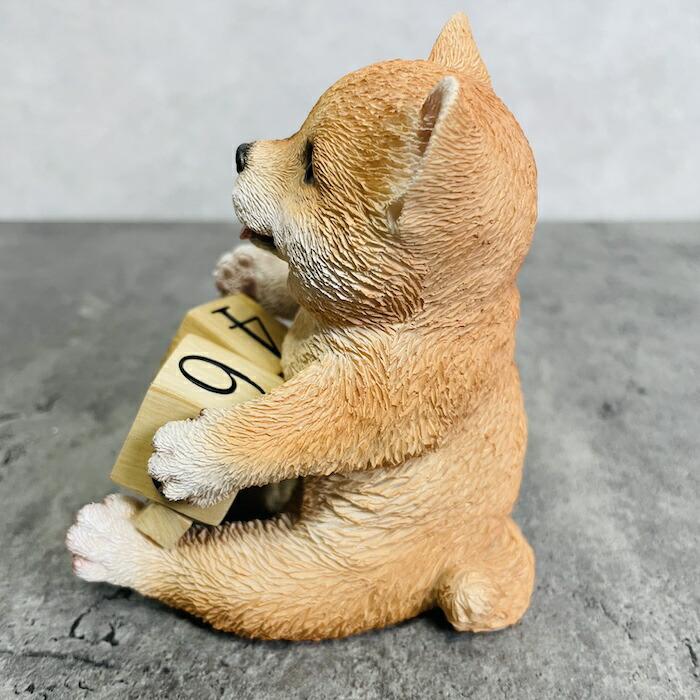 かわいい 犬 置物 柴犬の卓上日付カレンダー デスク上 おしゃれ 動物 可愛い リアル インテリア 動物 ガーデンオーナメント |  | 04