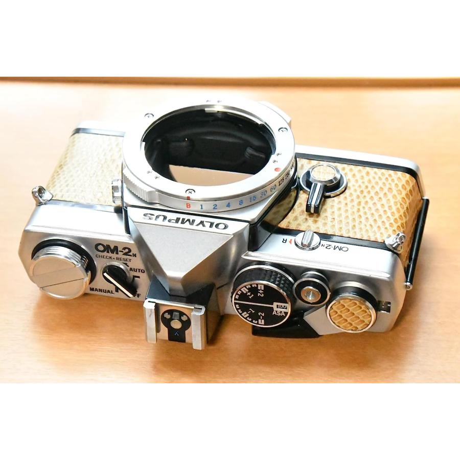 フィルムカメラ OLYMPUS OM-2N+OM-OM-SYSTEM F.ZUIKO AUTO-S 50mm F1.8 カスタム キャメル【中古】の画像
