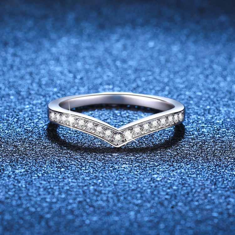 最高級モアサナイト ラウンド エメラルド V字 エタニティリング 9号 最高級モアサナイト ラウンド エメラルド V字 エタニティリング 9号