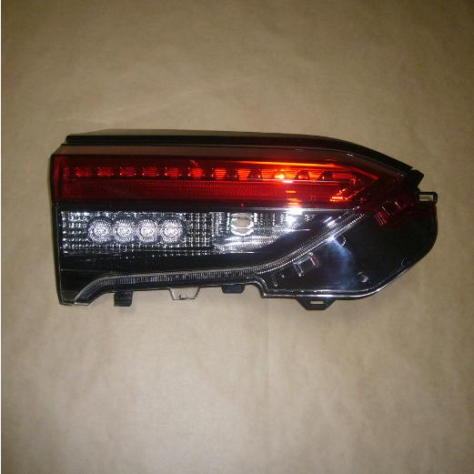 トヨタRAV4 50系 海外仕様 リアフォグ付テールランプ 左 トヨタRAV4 50系 海外仕様 リアフォグ付テールランプ 左