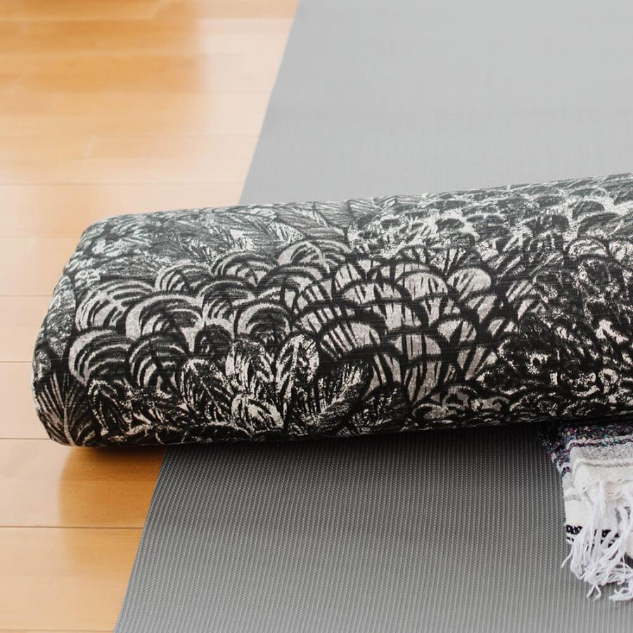 ハガーマガー　ボルスター Pranayama Microfiber Yoga Bolster | Hugger Mugger Yoga