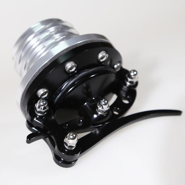 並行輸入品 トライアンフ ボンネビル スクランブル T120 T100 スラクストン 2001-2021 用 ブラックゴールド クイックリリース 燃料ガスタンク オイルキャッの画像
