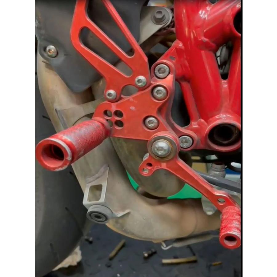 並行輸入品 フットレスト 表面ペダル 1098 1098S 1198 アクセサリー 848の画像