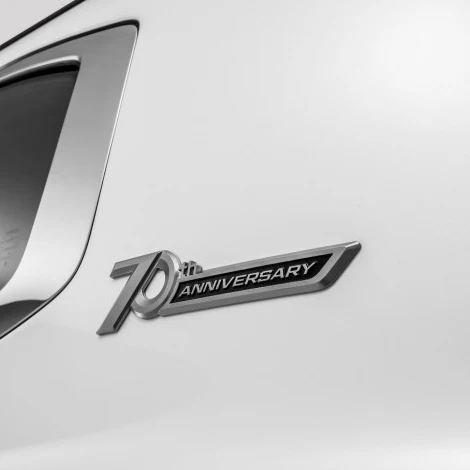 並行輸入品 70周年記念サイドエンブレムステッカー トヨタ