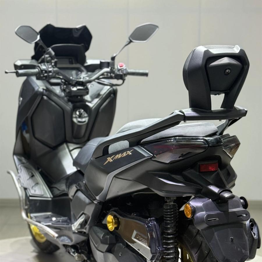 並行輸入品カスタムバイク 2025年式 XMAX300 バックレスト XMAX リア