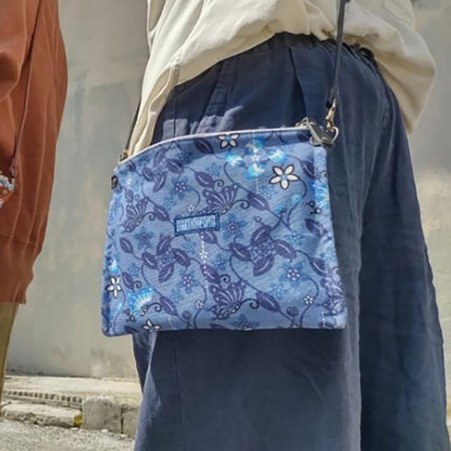 Morioさんのアートサコッシュ 琉球帆布 紅型デザイン 宮城守男
