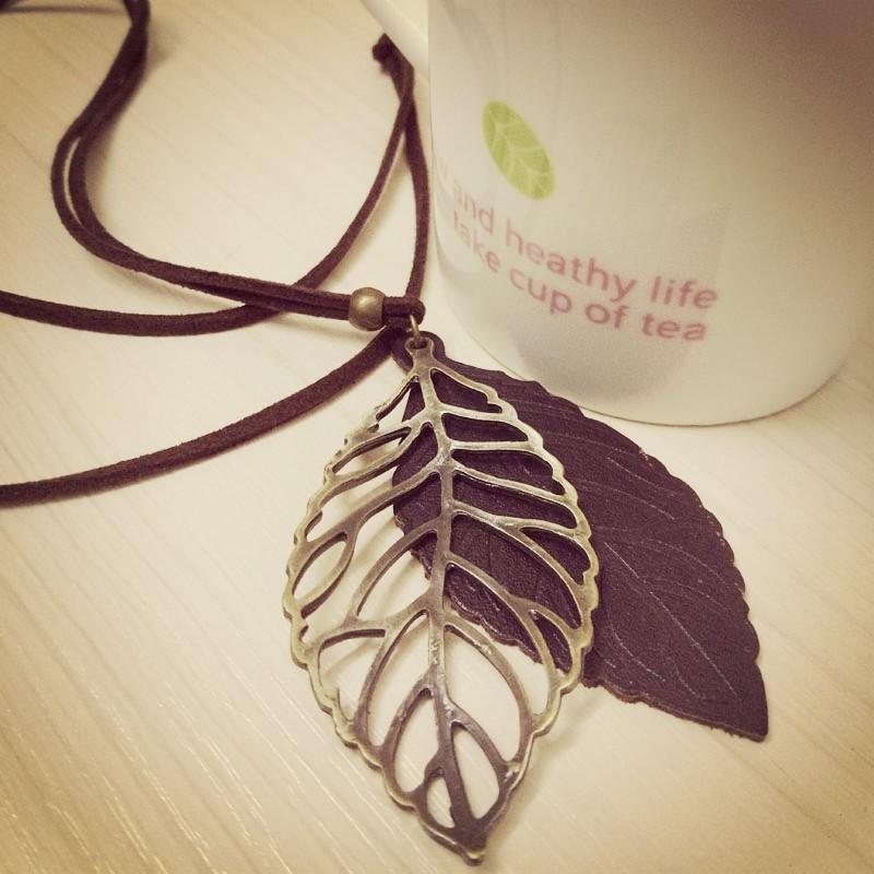 送料無料 レトロ 知的な アクセサリー 透かし彫り 葉っぱ 洋服に合わせ