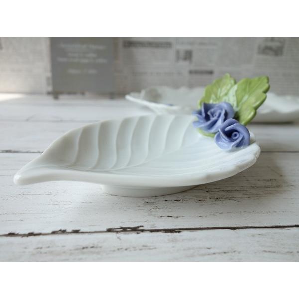 高級白磁材質ローズデコ16cm木の葉の小皿 ブルーローズ ロココ調 かわいい おしゃれ 日本製 バラ 薔薇 お香立て アウトレット込み インスタ映え Rosedeco001 食器と陶器のネット通販プチエコ 通販 Yahoo ショッピング