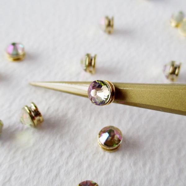 ご予約品 イヤリング 小さめ シンプル 一粒 痛くない 40代 カジュアル 50代 30代 ルミナスグリーン 4mm