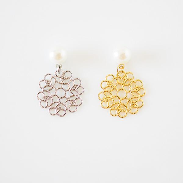 イヤリング 痛くない 揺れる 花 パール 50代 40代 シンプル 上品 | 