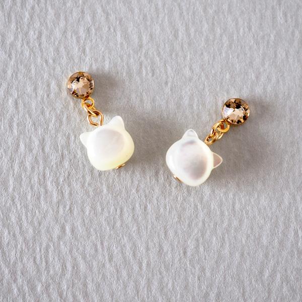 貼るピアス 猫 イヤリング 揺れる 痛くない 40代 カジュアル 上品 | 