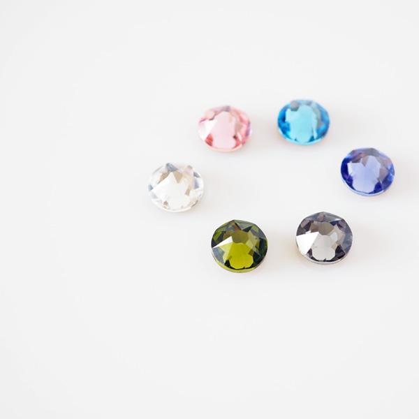 貼るピアス スワロフスキー イヤリング 痛くない 40代 カジュアル 6mm |  | 08