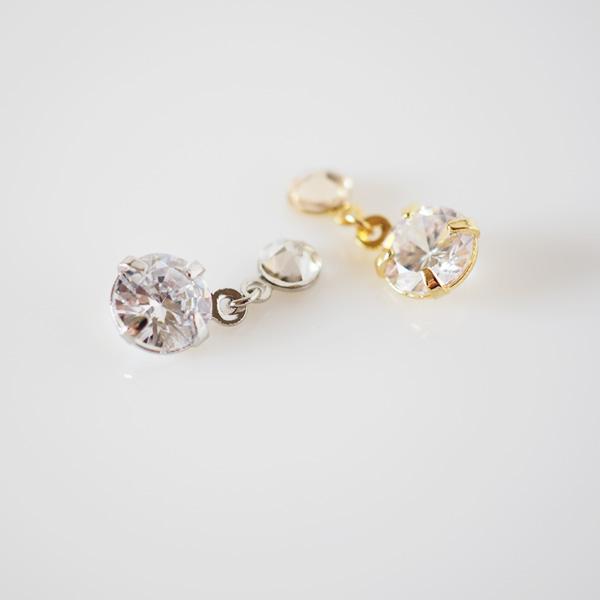 イヤリング 痛くない 揺れる 50代 40代 上品 結婚式 貼るピアス |  | 01