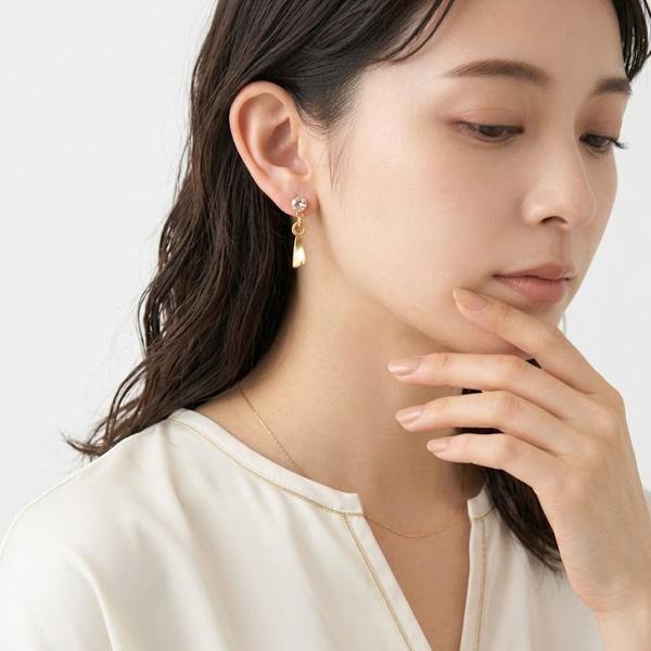 リボン イヤリング 痛くない 揺れる ゴールド 50代 40代 貼るピアス |  | 04