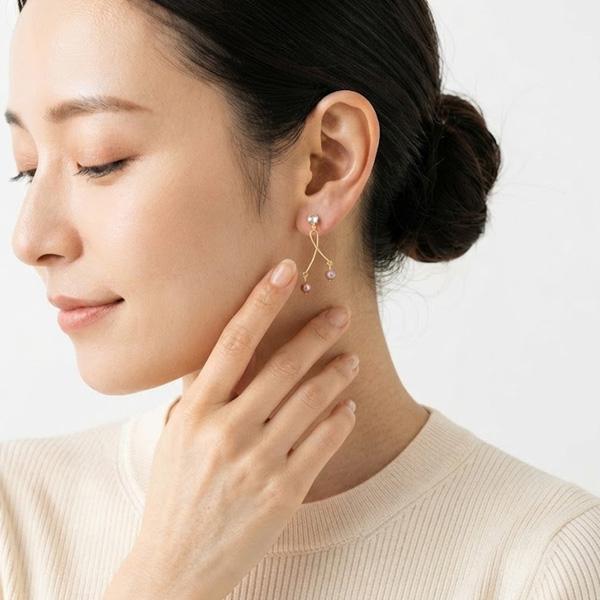 イヤリング 痛くない スワロフスキー 揺れる ゴールド 50代 40代 カジュアル 貼るピアス |  | 05