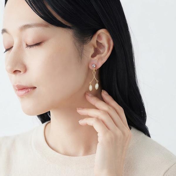 イヤリング 痛くない 天然石 揺れる ゴールド 50代 40代 カジュアル 貼るピアス マザーオブパール |  | 06