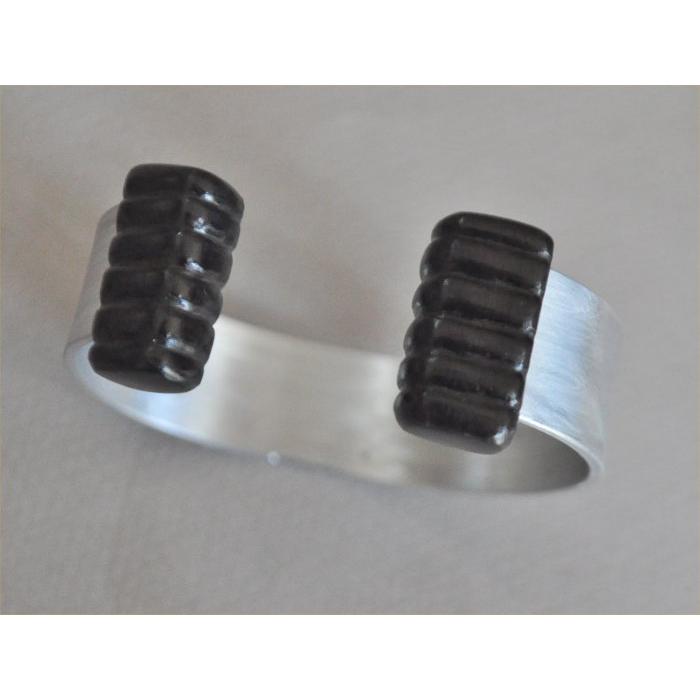 ボーダーライン黒檀キャップのアルミバングル１６ｍｍ幅 | 