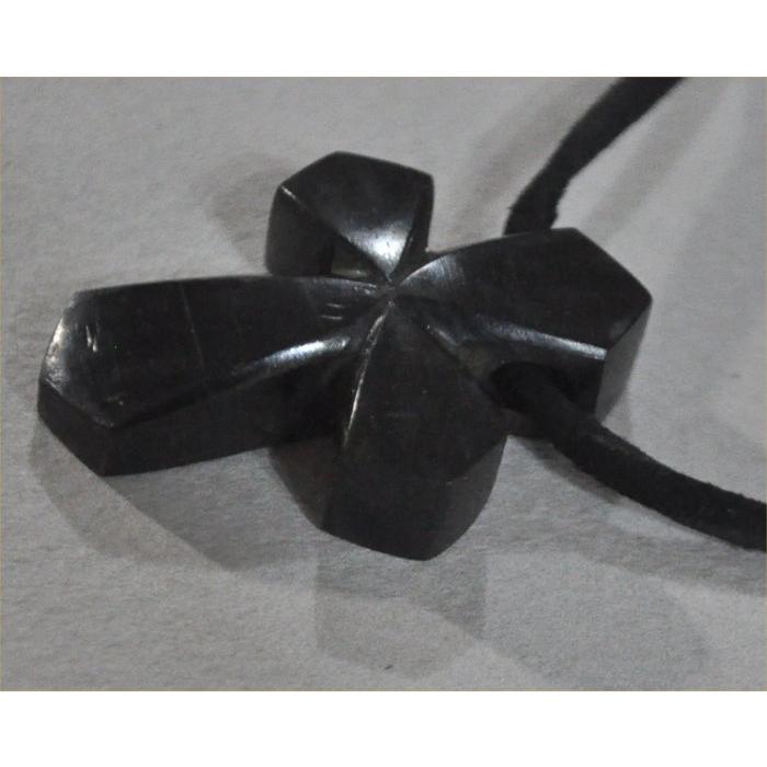 青黒檀のクロスペンダント |  | 01