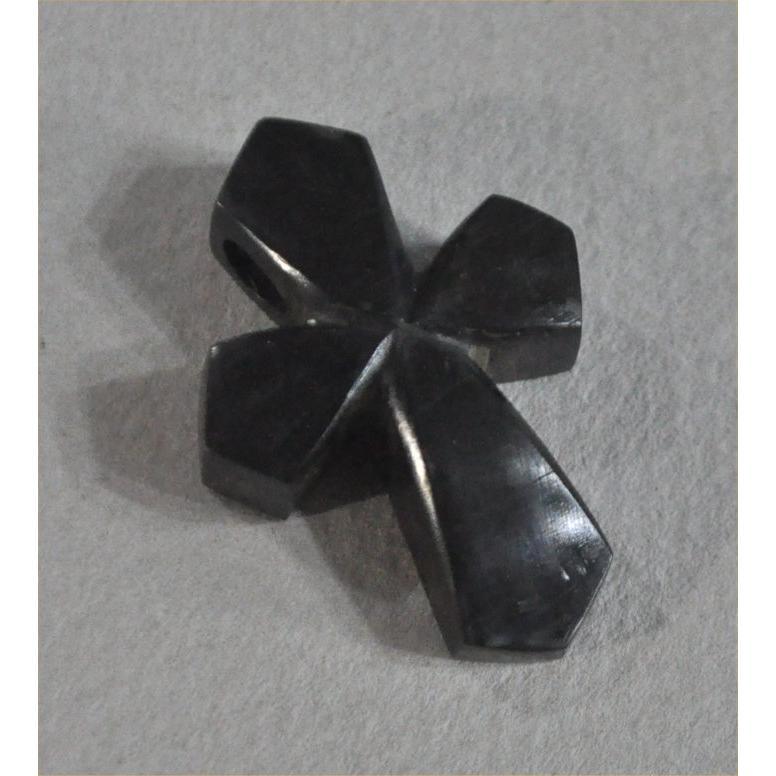 青黒檀のクロスペンダント |  | 03