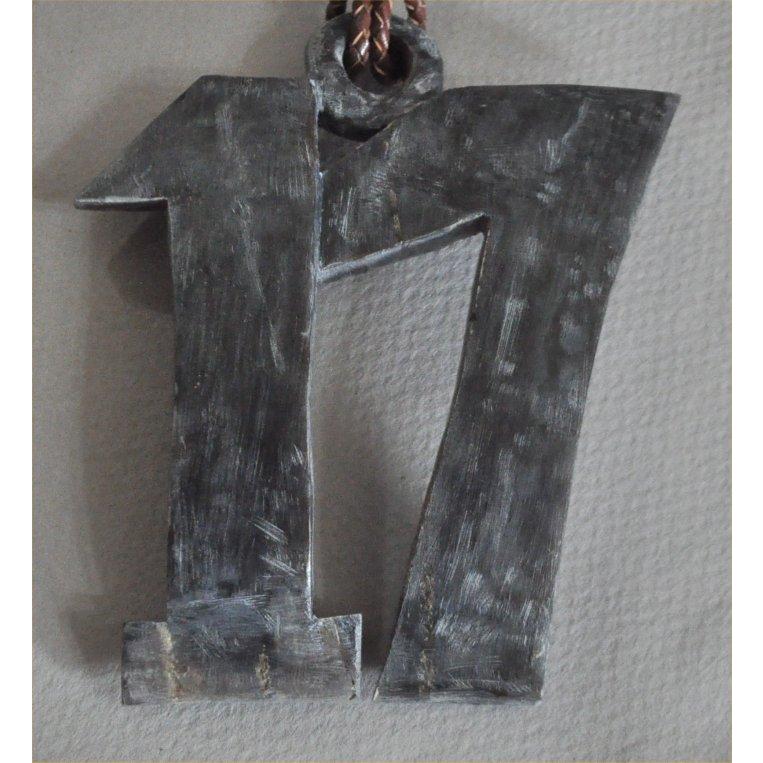 バッファローの角のナンバー17番の特大ペンダントヘッド革ひも付き |  | 02