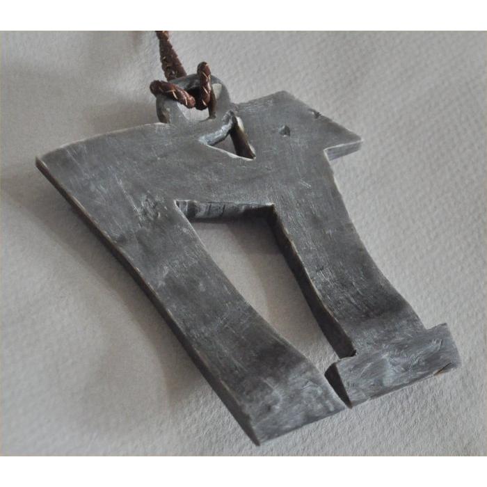 バッファローの角のナンバー17番の特大ペンダントヘッド革ひも付き |  | 03