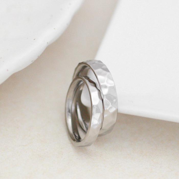 純チタン チタンリング 結婚指輪 ペアリング マリッジリング 金属アレルギー対応 ノンメッキ ノンコーティング 日本製 刻印無料 鎚目模様 職人 手打ち m-007の画像
