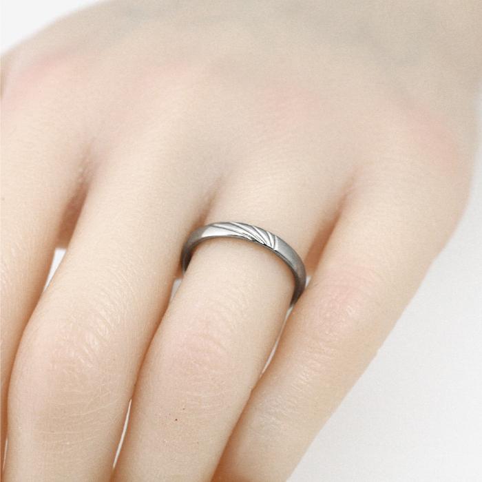 純チタン チタンリング 結婚指輪 ペアリング マリッジリング 金属アレルギー対応 ノンメッキ ノンコーティング 日本製 刻印無料 緩やかドレープ m-029の画像