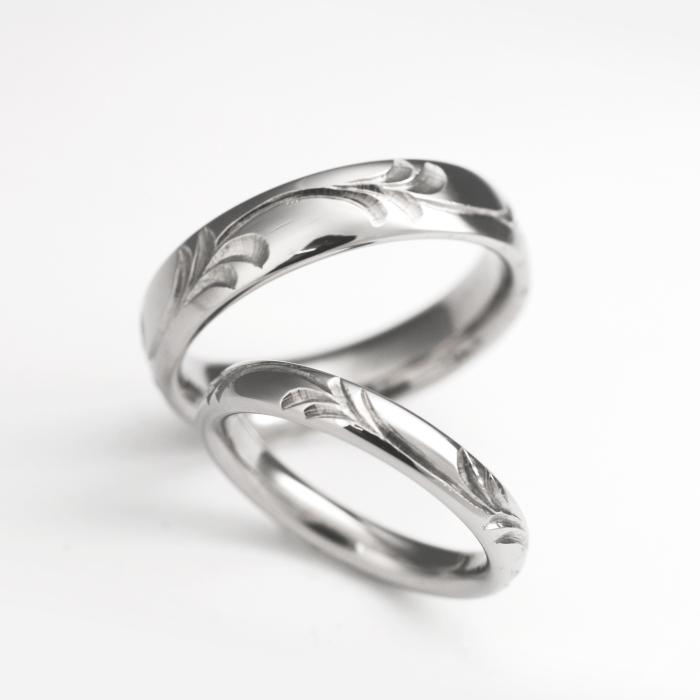 純チタン チタンリング 結婚指輪 ペアリング マリッジリング 金属アレルギー対応 ノンメッキ ノンコーティング 日本製 刻印無料 手彫り 蔦模様 彫金  m-047の画像