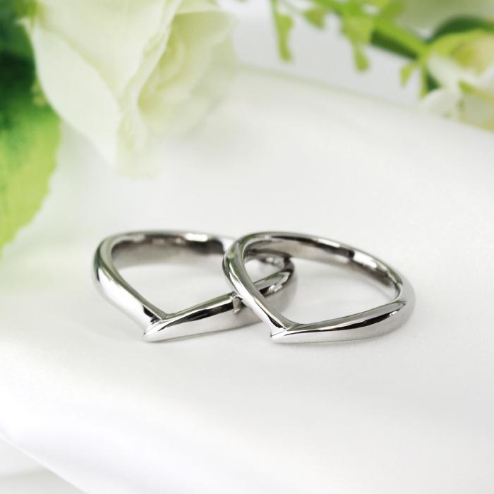純チタン チタンリング 結婚指輪 ペアリング マリッジリング 金属アレルギー対応 ノンメッキ ノンコーティング 日本製 刻印無料 指を美しくみせる V字 m-059 |  | 07
