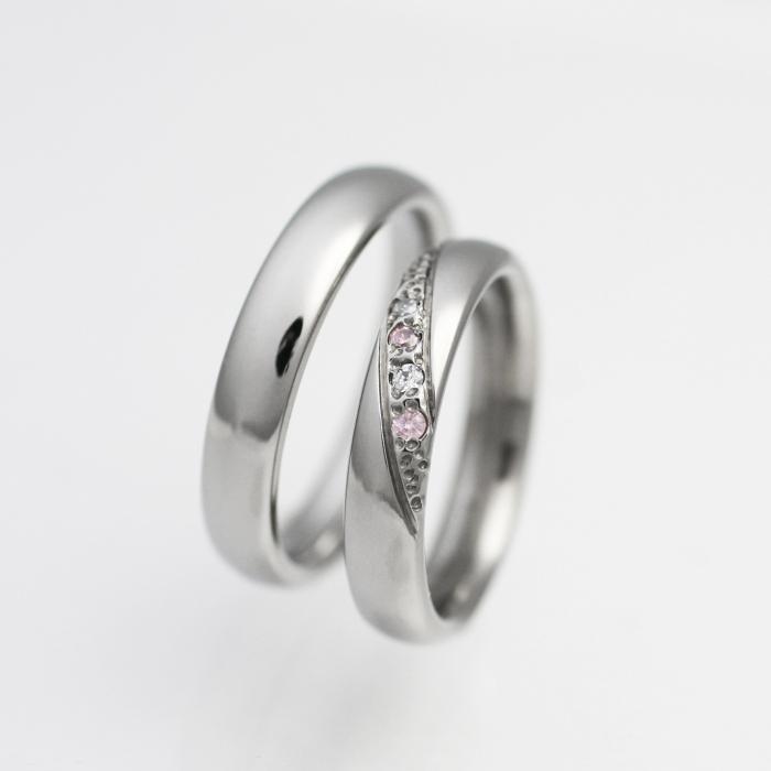 純チタン チタンリング 結婚指輪 ペアリング マリッジリング 金属アレルギー対応 ノンメッキ ノンコーティング 日本製 刻印無料 ピンク ホワイト ダイヤ m-062の画像