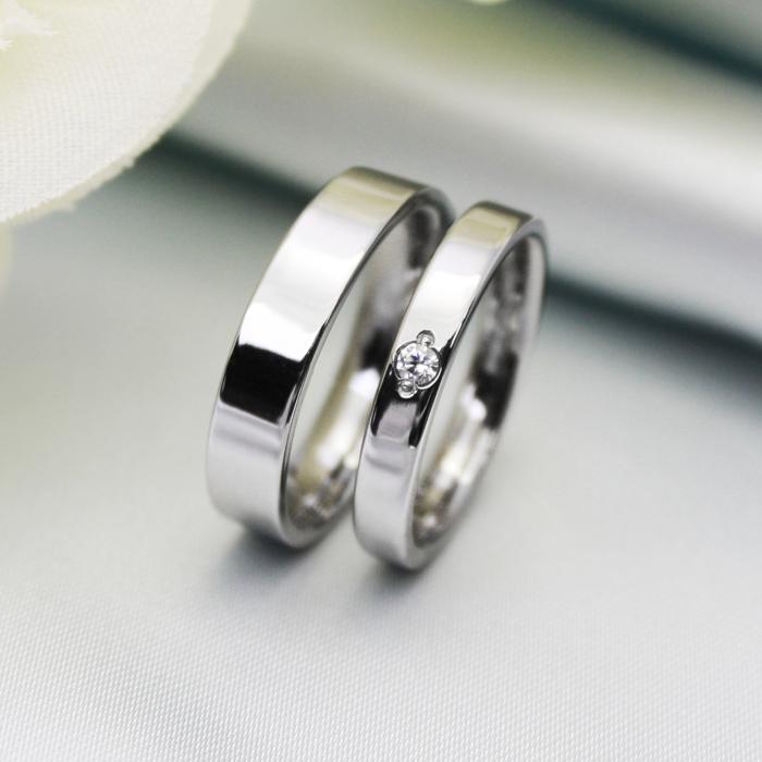 純チタン 指輪 リング チタンリング 単品 金属アレルギー対応 ノンメッキ ノンコーティング 日本製 刻印無料 メンズ レディース 一粒ダイヤ 0.02ct 平打 r-049の画像