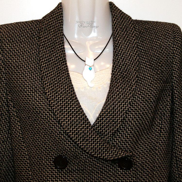 猫 ブローチ シルバー トルコ石 ターコイズ 白蝶貝 12月誕生石 可愛い