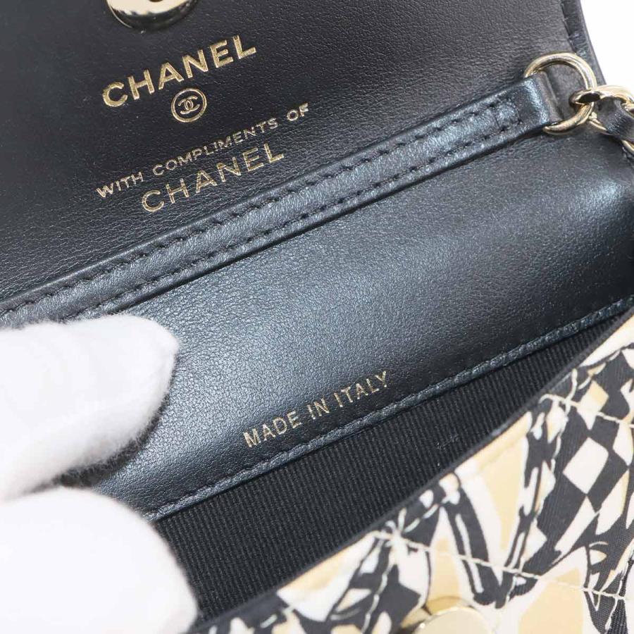 CHANEL✨エナメル　ラムスキン　ポーチ　ロゴ　マトラッセ レザー CHANEL✨エナメル ラムスキン ポーチ ロゴ マトラッセ レザー 【公式通販】