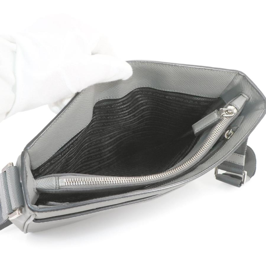 PRADA（プラダ） 新品同様 サフィアーノ ショルダー バッグ レザー