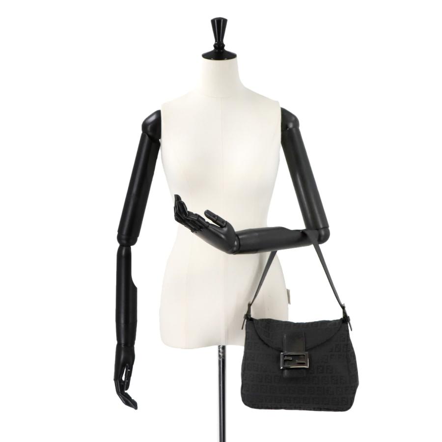 【美品】FENDI アクセサリーポーチ ズッキーノ マンマバケット ブラック FENDI（フェンディ） ズッキーノ マンマバケット ショルダー バッグ