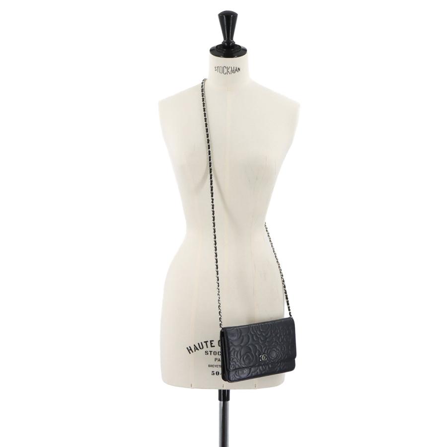 CHANEL（シャネル） 新品同様 カメリア チェーン ウォレット 二つ折り
