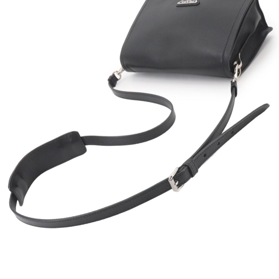 PRADA（プラダ） 新品同様 メッセンジャー ショルダー バッグ レザー