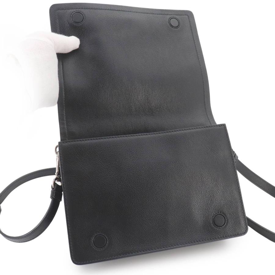 PRADA（プラダ） 新品同様 メッセンジャー ショルダー バッグ レザー